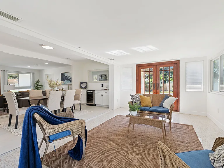 2335 Tropical Shores Dr SE — Photo 9