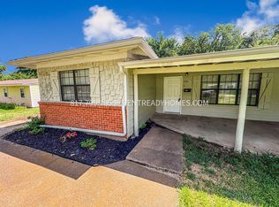 104 Twining Dr, Denison, TX 75020
