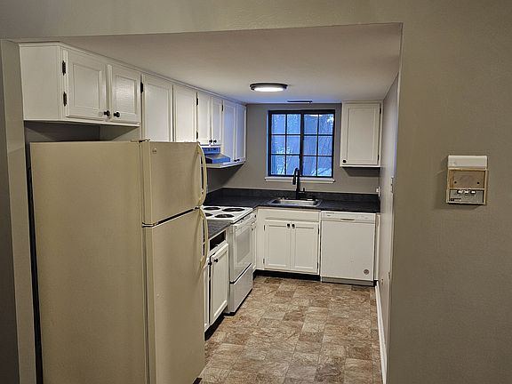 3rd image of 2894 Guilderland Ave #9