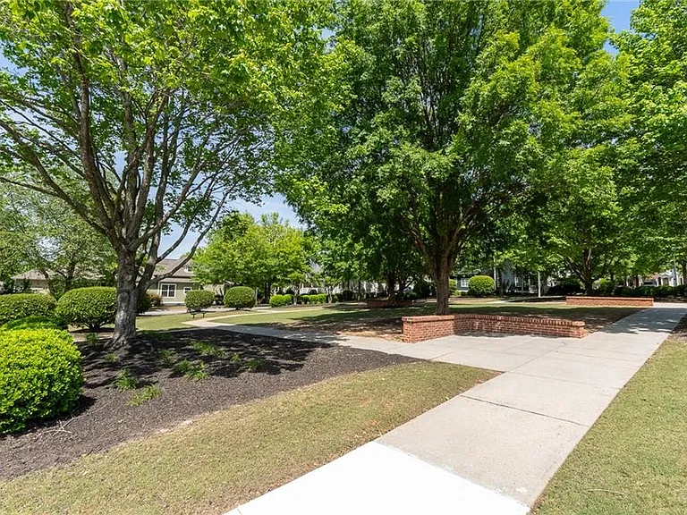 165 Mansfield Dr — Photo 27
