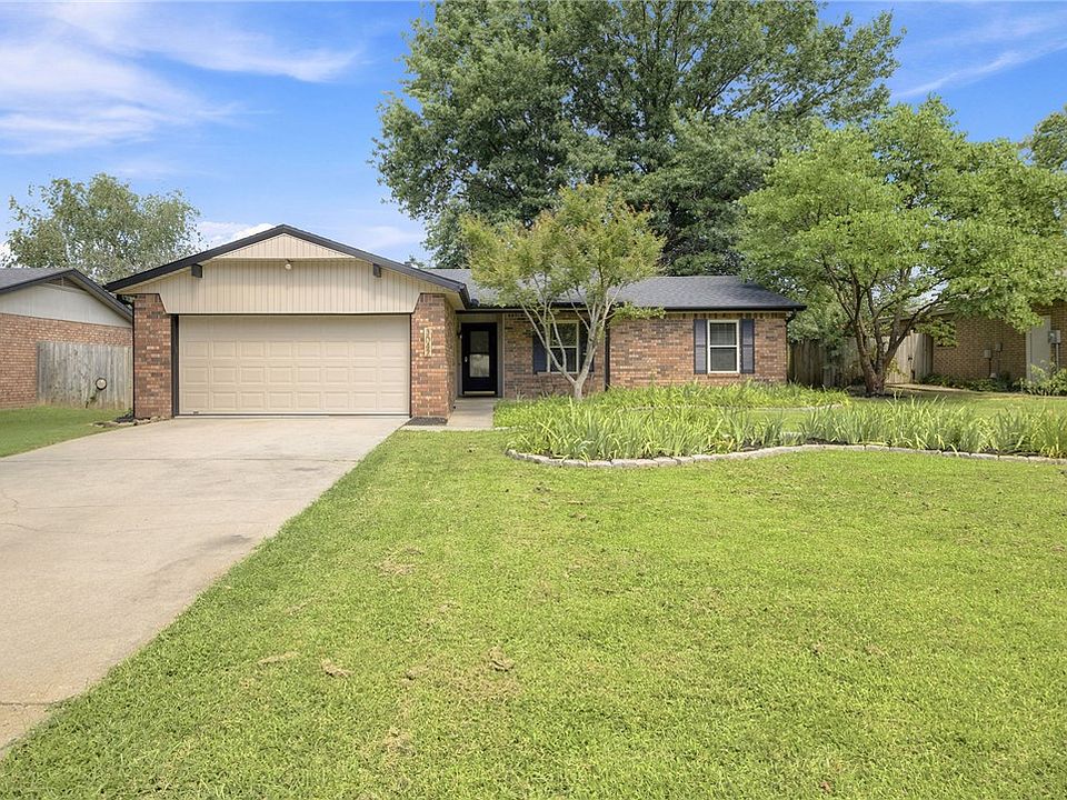 1st image of 3042 N Malinda Dr