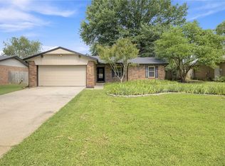 3042 N Malinda Dr, Fayetteville, AR 72703