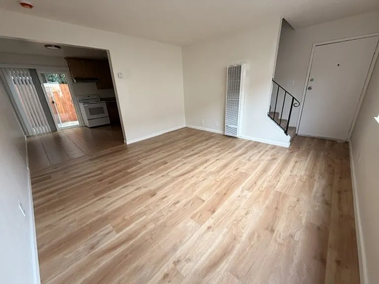 Dixon Townhouse — Photo 65