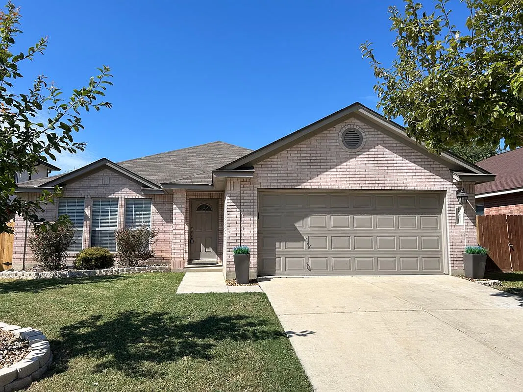 3 bed, 2.0 bath, 2115 sqft, $1,975 — Photo 1