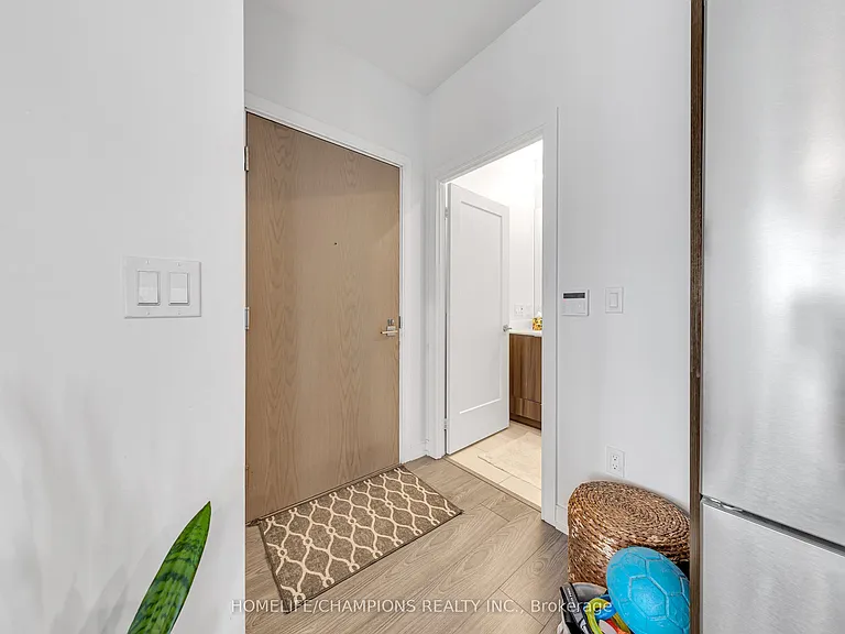 225 Village Green Sq #Penthouse 08 — Photo 23
