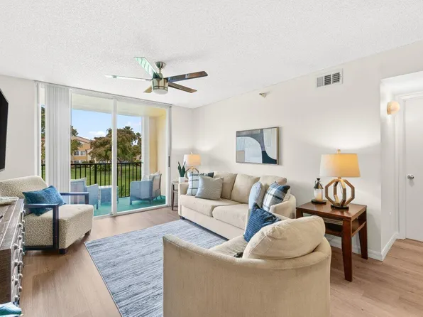 127 Yacht Club Way #206, Hypoluxo, FL 33462