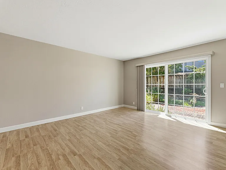875 Tartarian Way — Photo 4