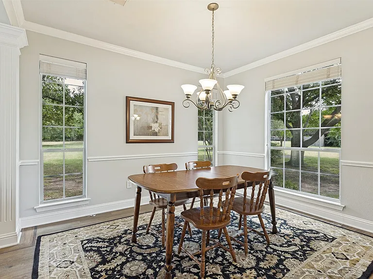 312 S Pearson Ln — Photo 4