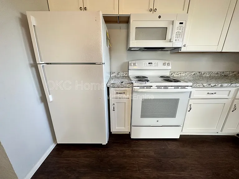 39 NE 63rd St — Photo 11