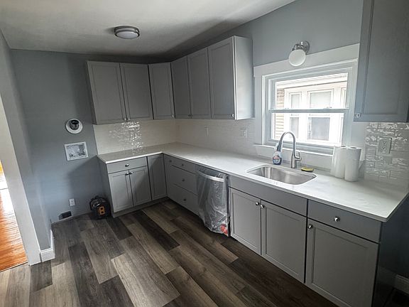 2nd image of 31 Bainbridge St #31