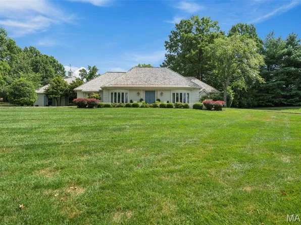 39 Muirfield Ln, Saint Louis, MO 63141