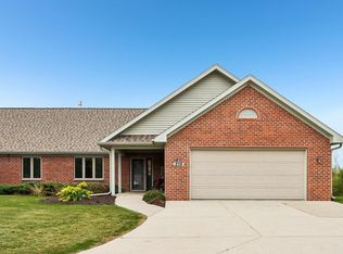 219 Windmill Ln, Walworth, WI 53184