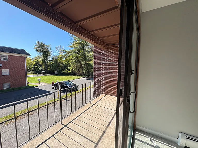 21 Dunlay St #1A — Photo 6