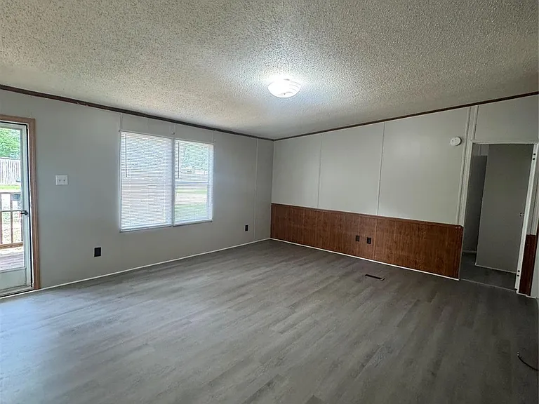 15240 Paradise Ct — Photo 3