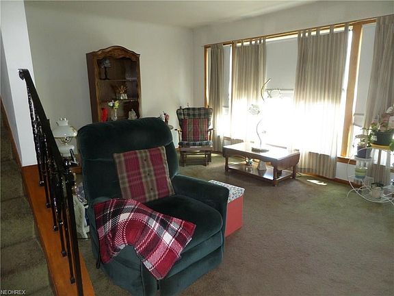5th image of 410 Fairway Blvd