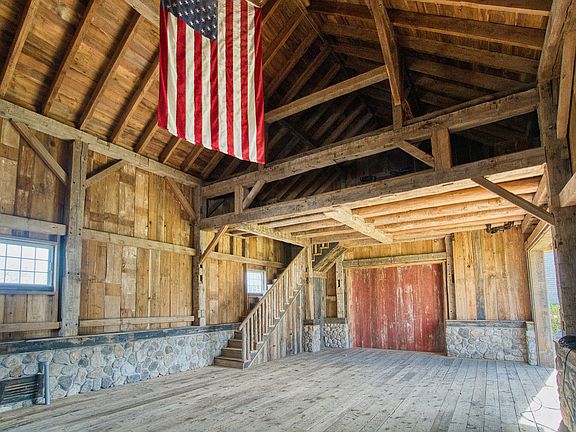 2nd image of 8 Sea St