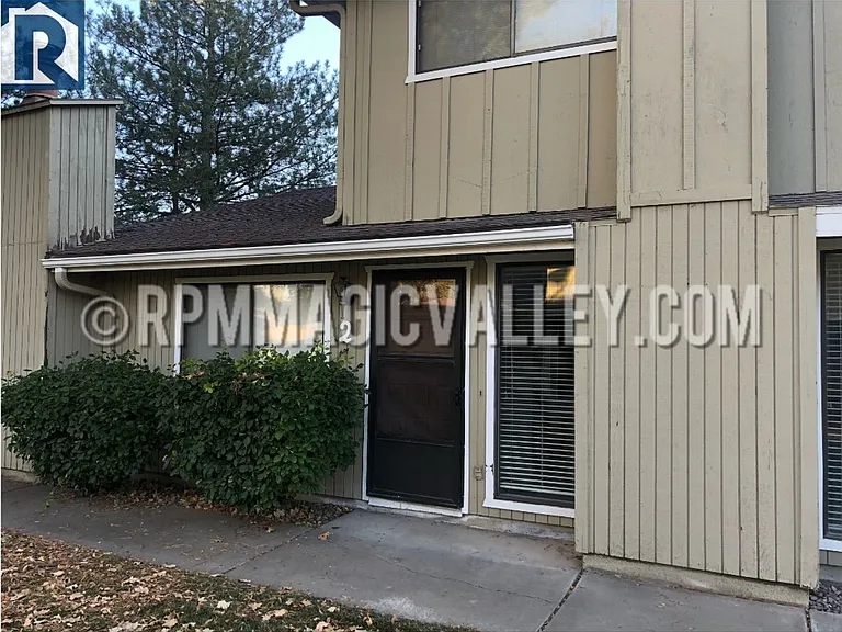 747 Meadows Dr #2 — Photo 2