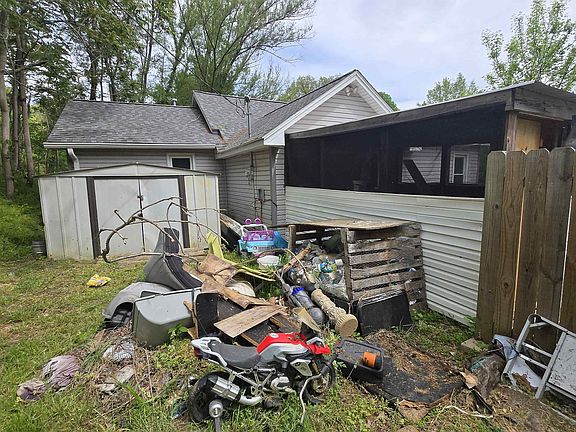 5th image of 2271 Spring St