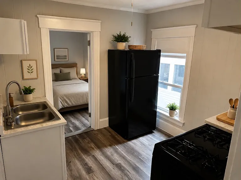 144 Franklin St #4 — Photo 3