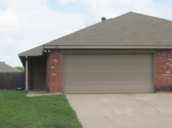 302 Robin St, Crowley, TX 76036