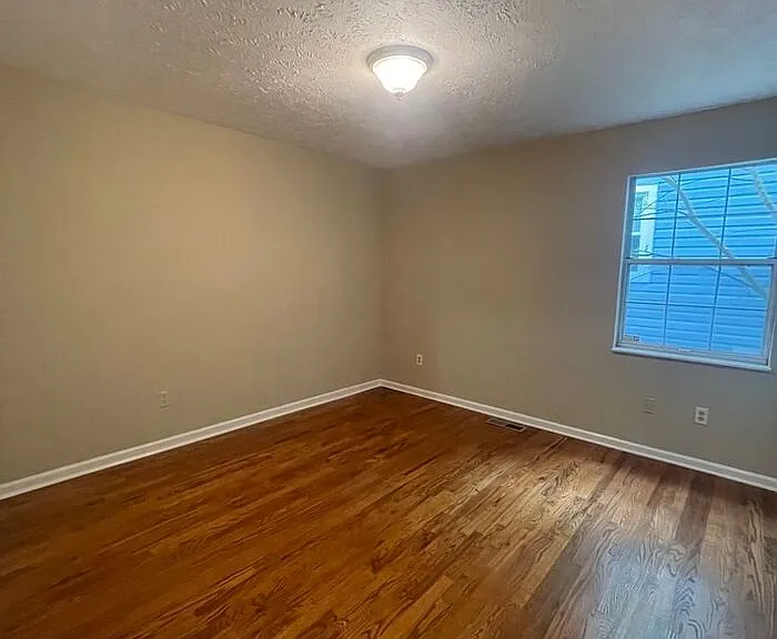 1337 Woodridge Dr — Photo 7