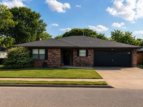 1003 Cedar Ave, Idalou, TX 79329