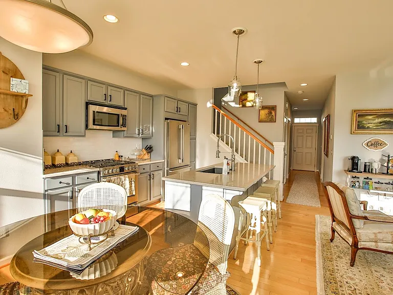 1404 Portside Ct — Photo 5