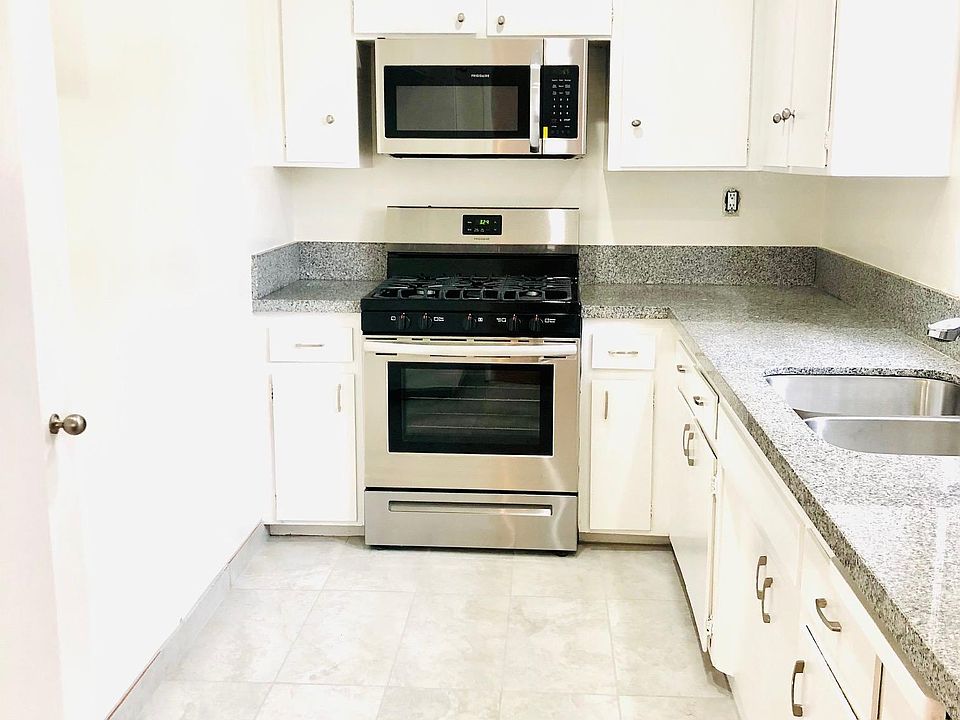 1st image of 1051 N Harper Ave #5