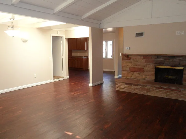 344 N Shattuck Pl — Photo 8