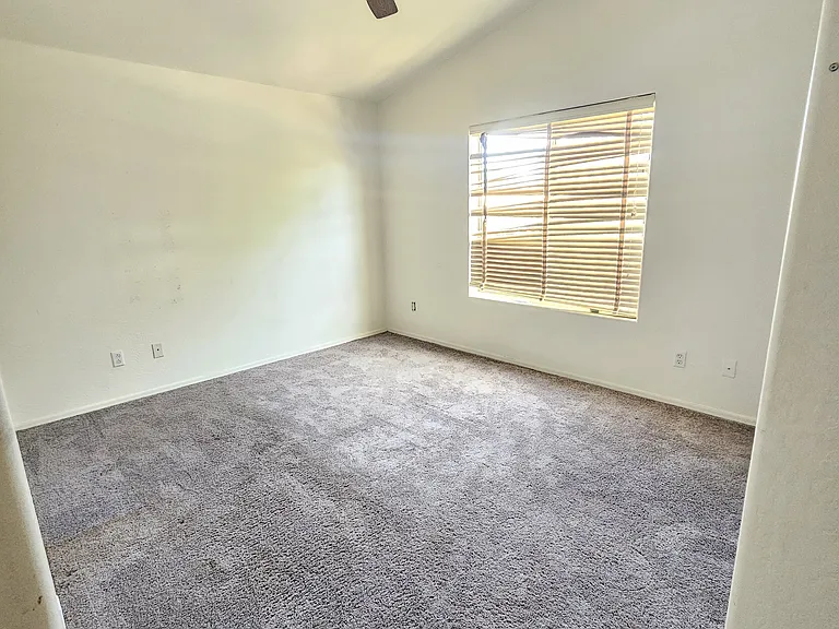 13335 W Lisbon Ln — Photo 7