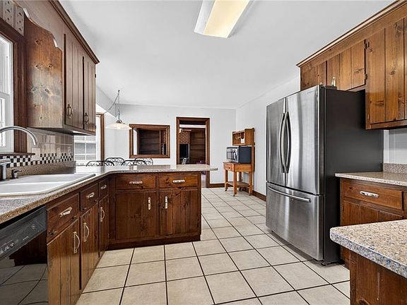 4th image of 3626 Point Elizabeth Dr