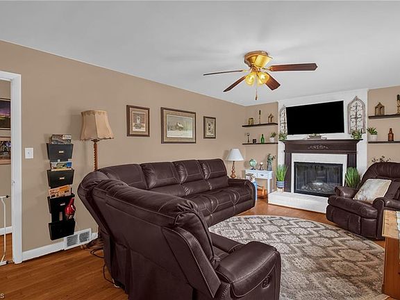 3rd image of 11 Swaim Dr