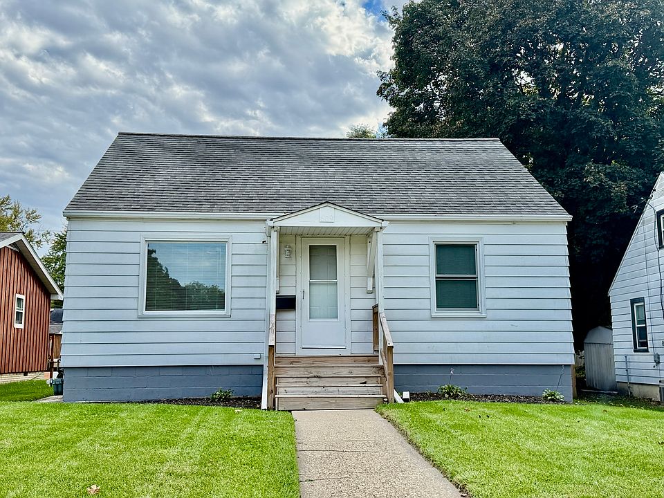1st image of 609 W 10th St
