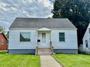 609 W 10th St, Sterling, IL 61081