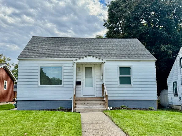 609 W 10th St, Sterling, IL 61081