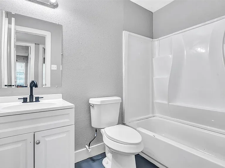 3802 Dabney Apartments — Photo 25