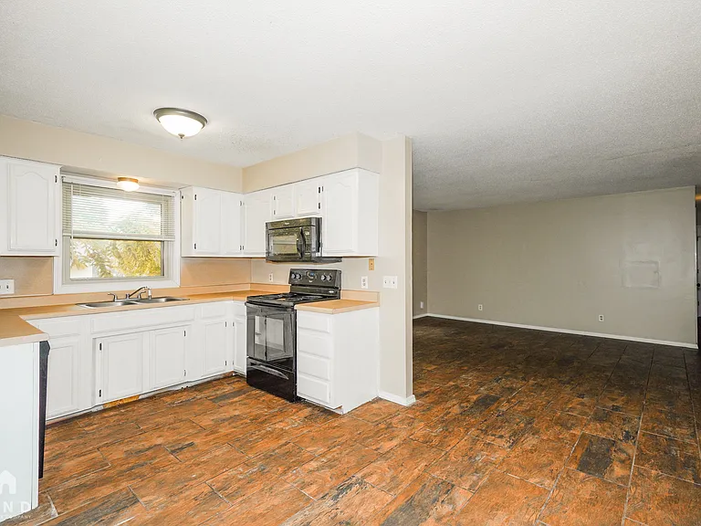 1206 W McGee St — Photo 9