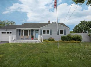 3 Squantum Ct, Middletown, RI 02842
