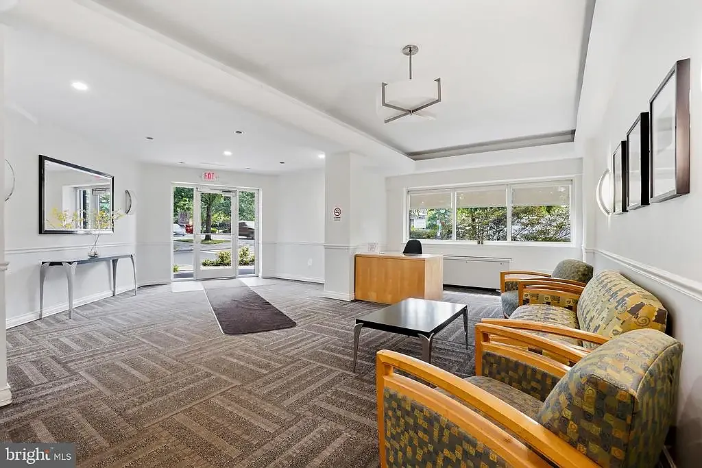 2 bed, 957 sqft, $2,340 — Photo 3