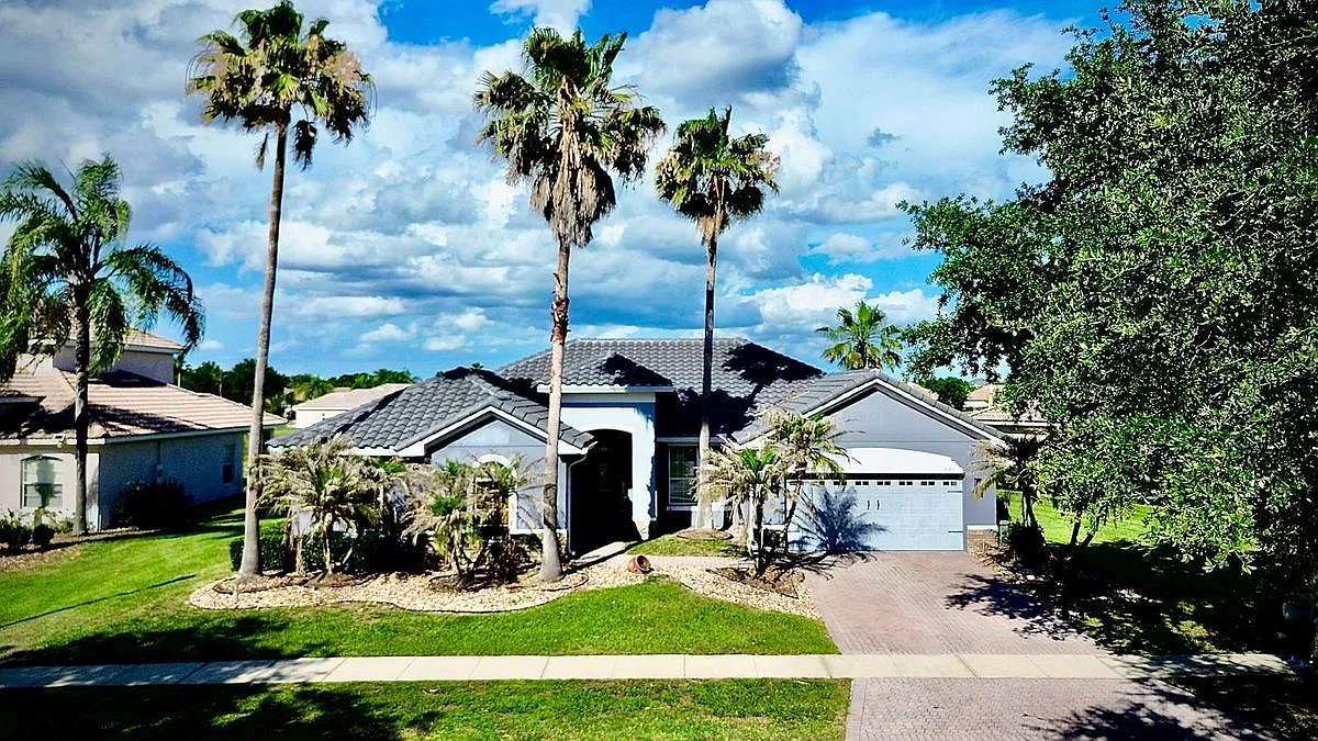 4 bed, 3.0 bath, 2244 sqft, $2,500 — Photo 1