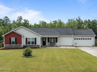 660 Riggs Rd, Hubert, NC 28539