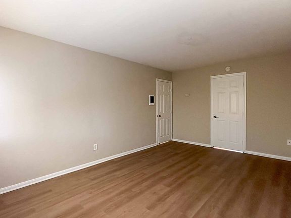 3rd image of 3785 Pershing Ave APT 2