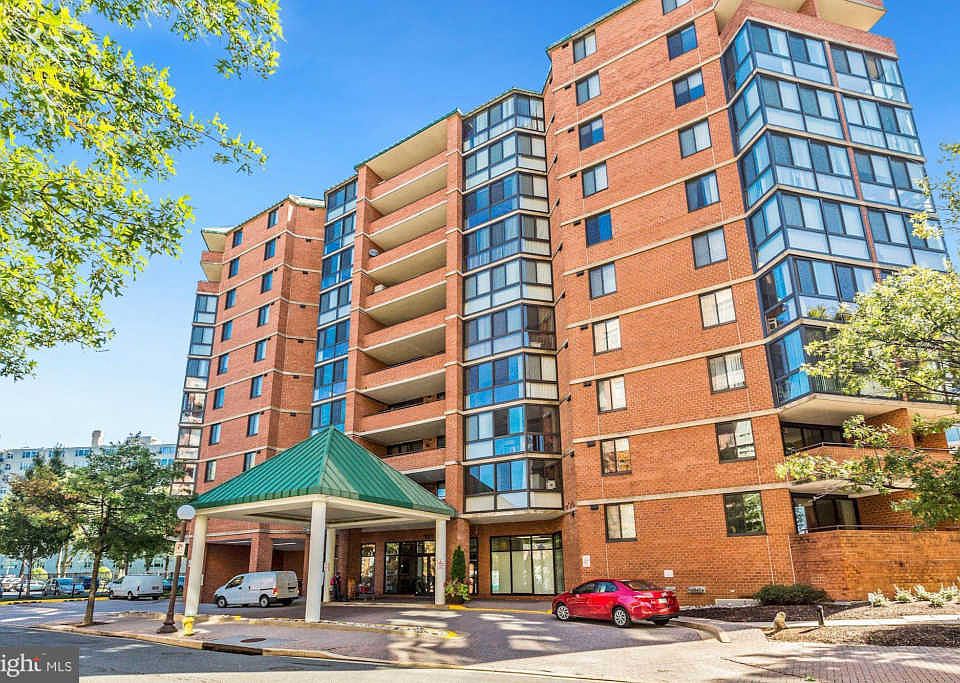 1st image of 1001 N Randolph St APT 412