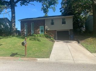 221 Admiral Dr, Godfrey, IL 62035