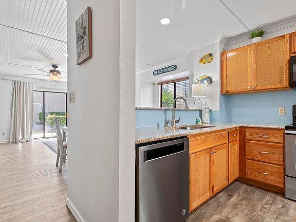 3rd image of 209 75th Ave. N #10