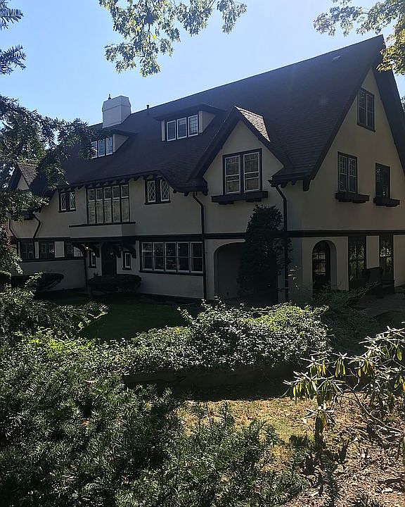 2nd image of 135 Essex Rd