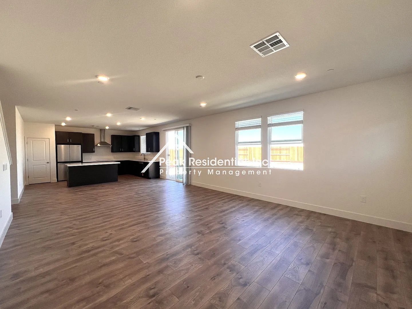 Brand New Sacramento 3bd/2.5ba Home With Large Loft! — Photo 2