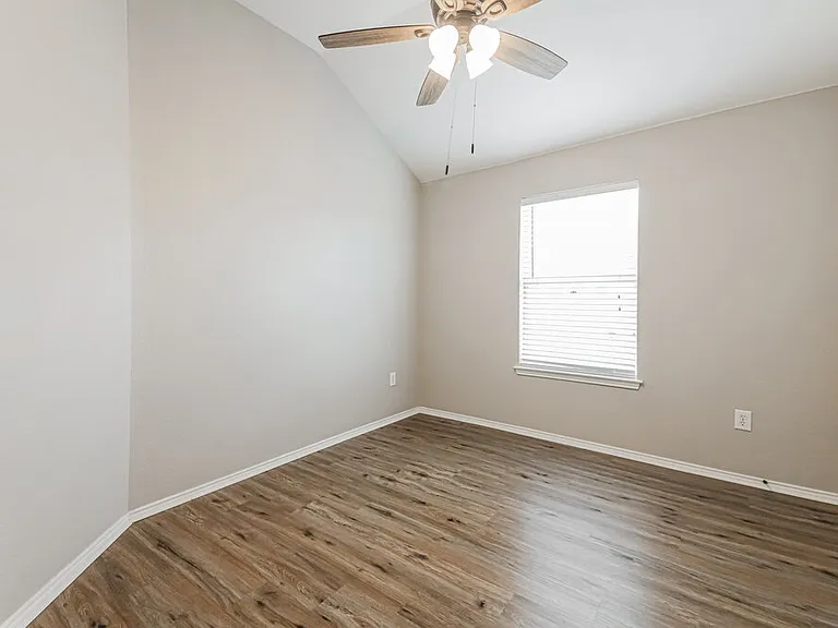 908 Matthew Ln — Photo 15
