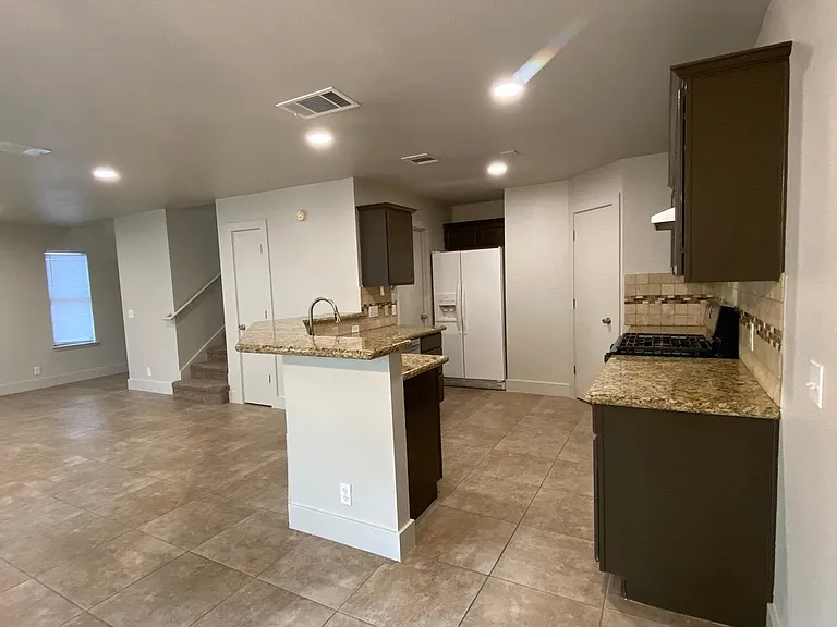 1129 Stephanie Lee Ln — Photo 4