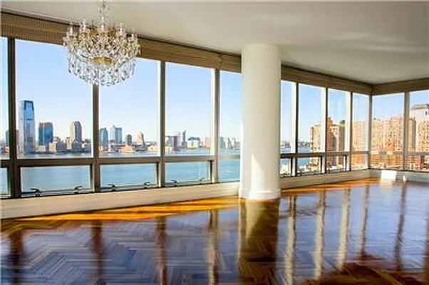 Sold by LG Fairmont Group | media 3